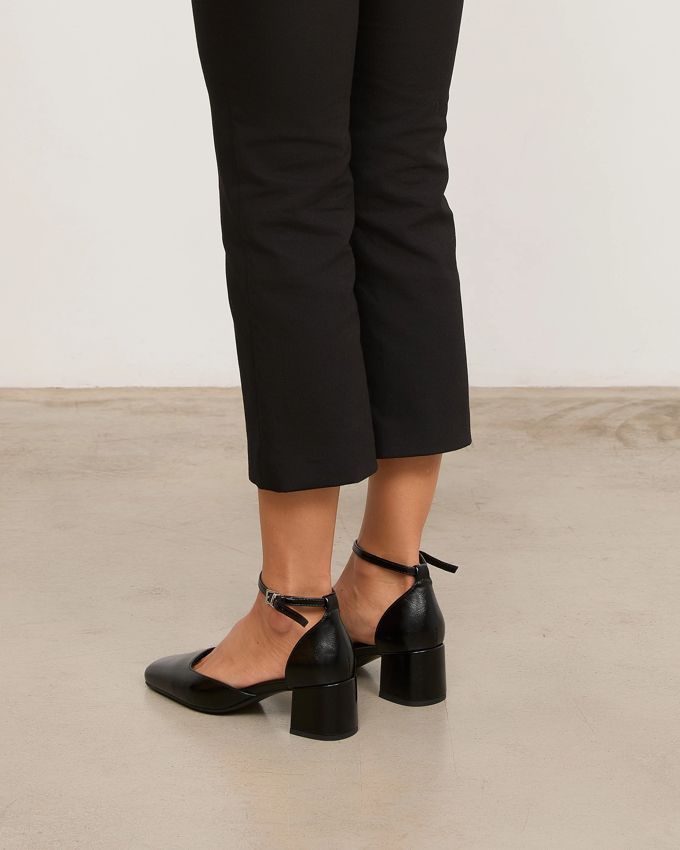 AMBER NEGRO - Image 6