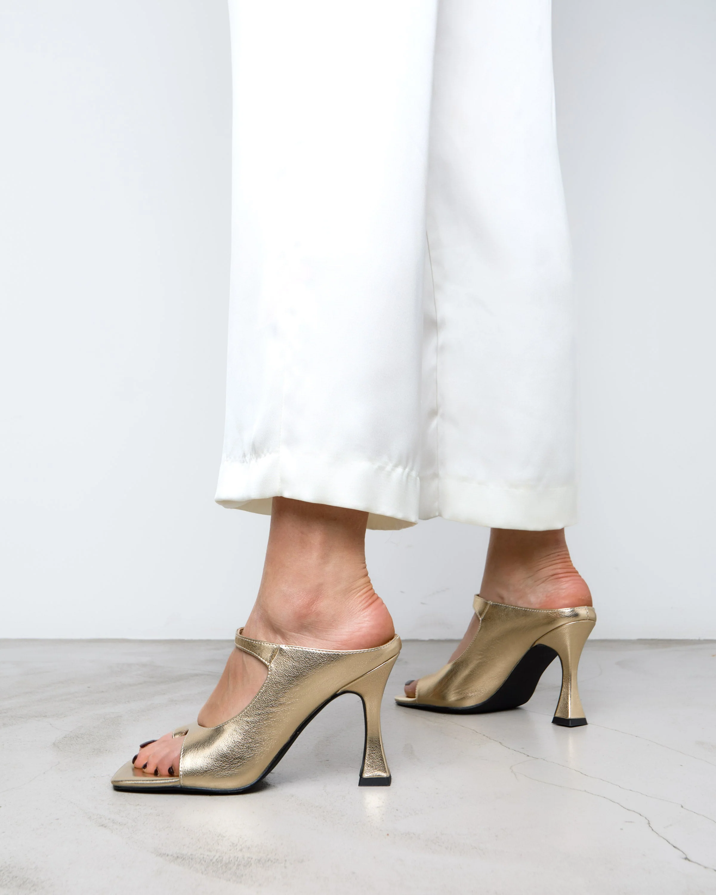 DRIENNE DORADO - Image 2