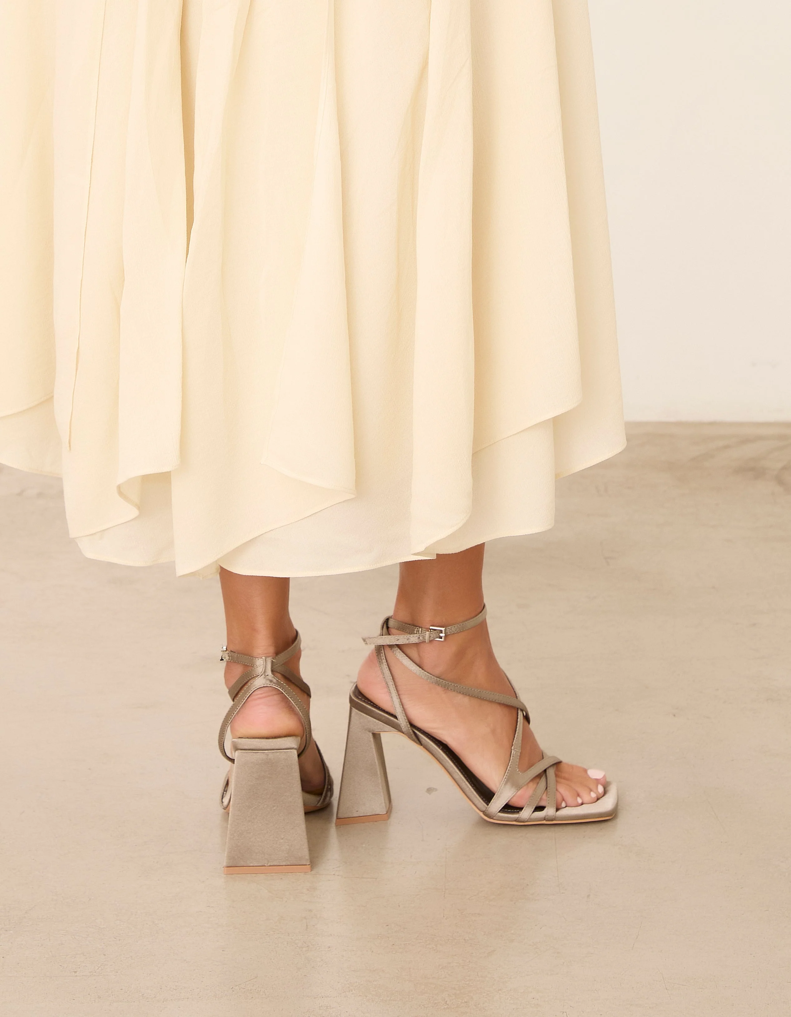 JAN GRIS SATIN - Image 5
